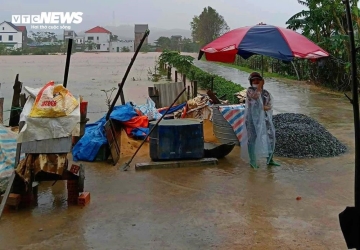 🌊 Hàng ngàn hộ dân ở Hà Tĩnh chìm trong biển nước do lũ lên nhanh trong đêm